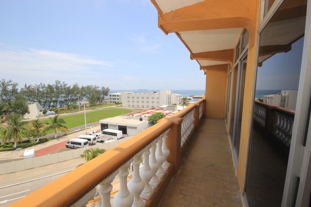 Howard Johnson By Wyndham Veracruz Exterior photo